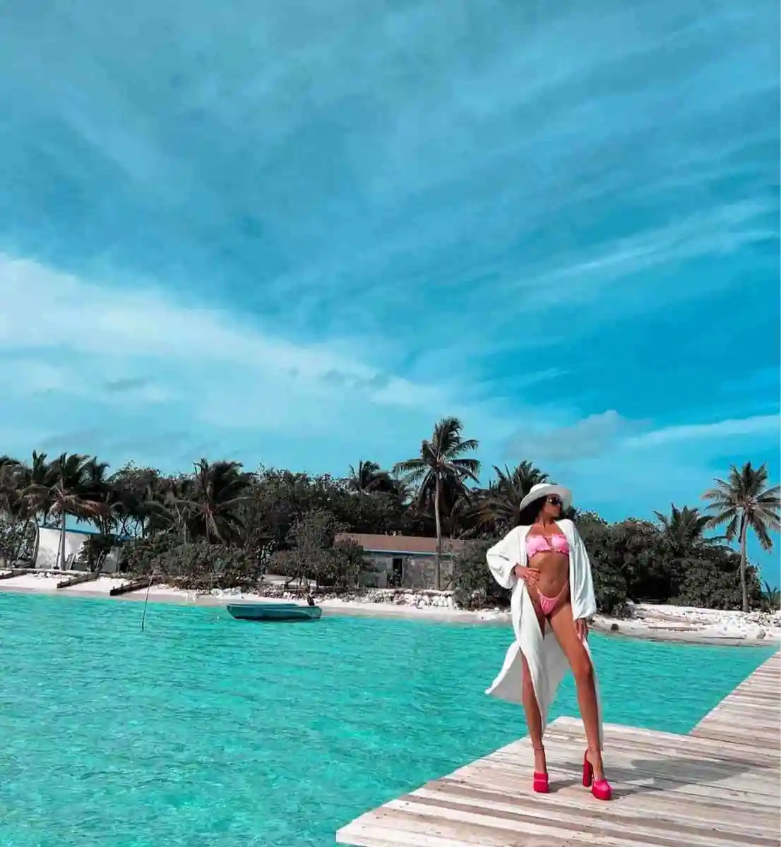 Adel escort in Paris