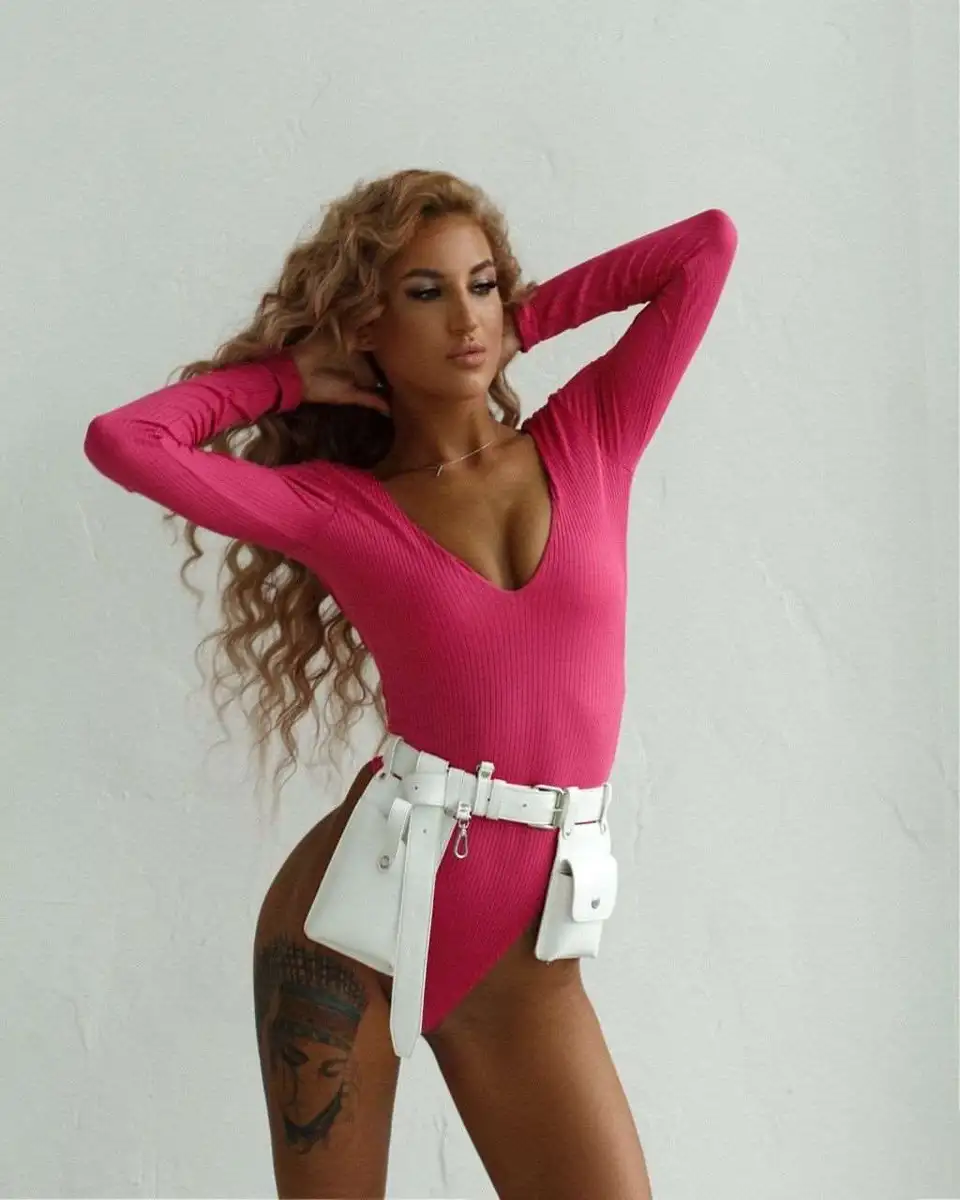 Adel escort in Paris