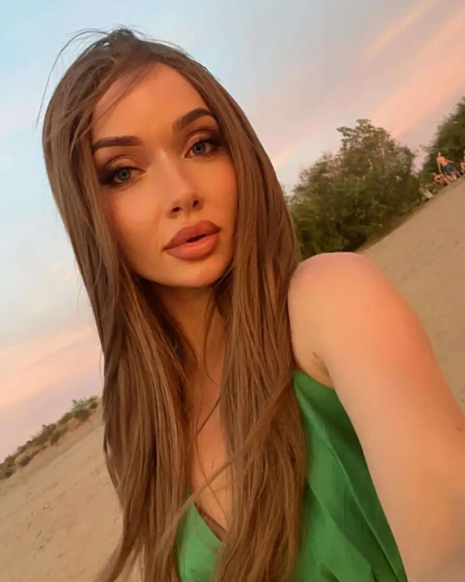 Agatha escort in Paris