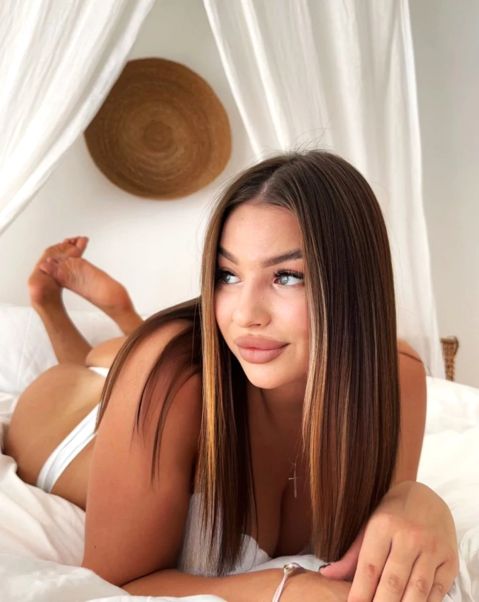 Aleksa escort in Paris