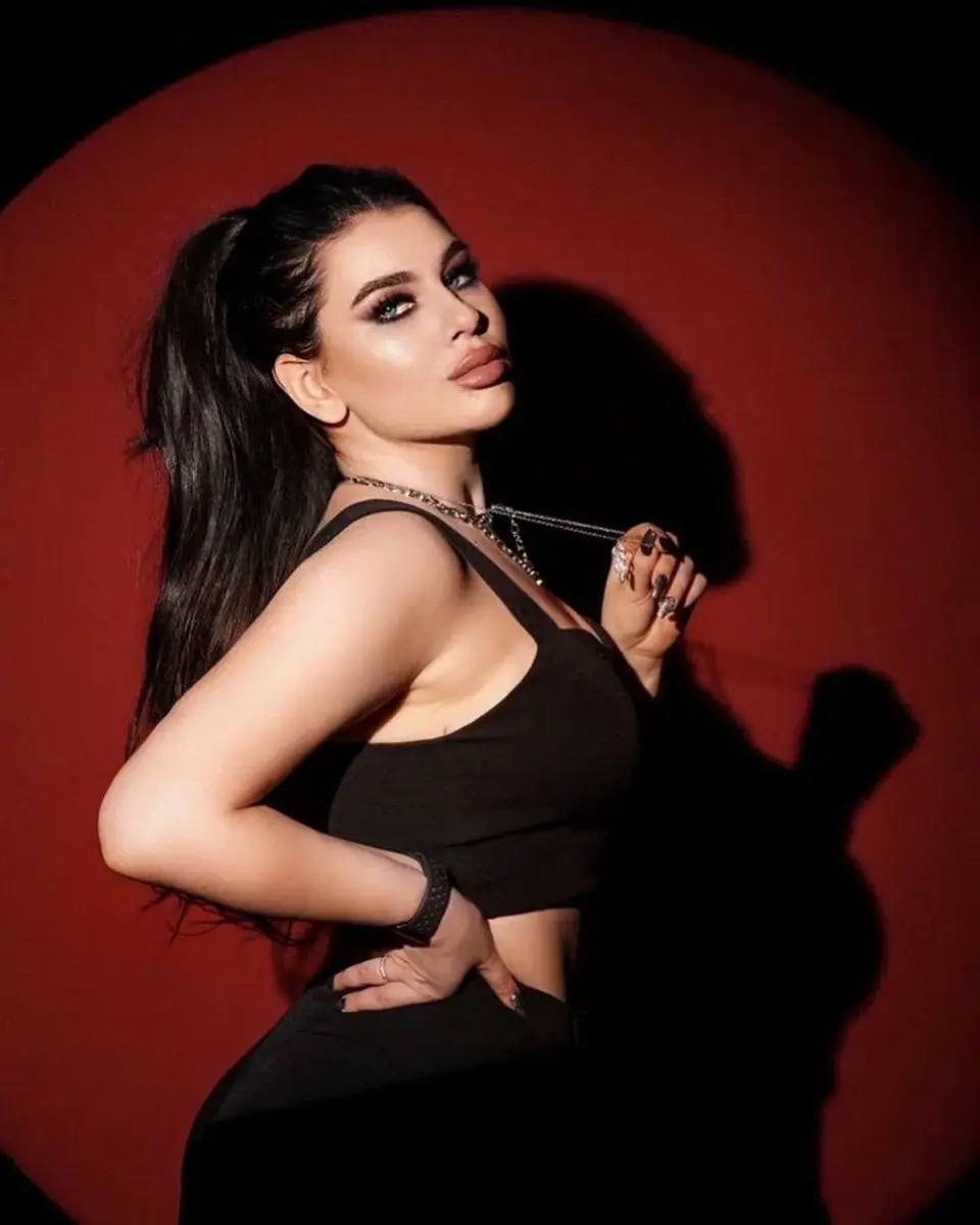 Alexandra escort in Paris