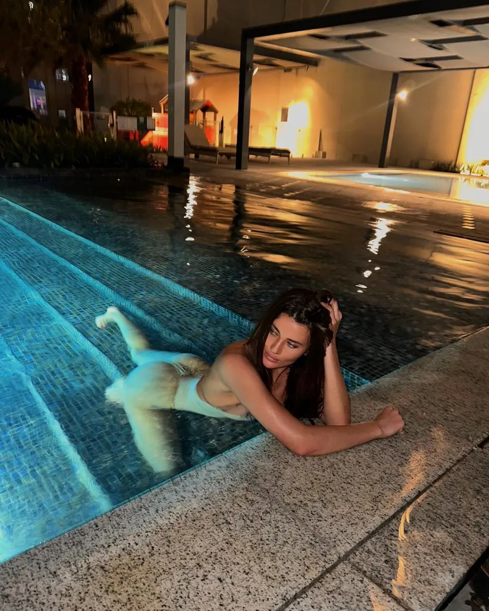 Alexandra escort in Paris
