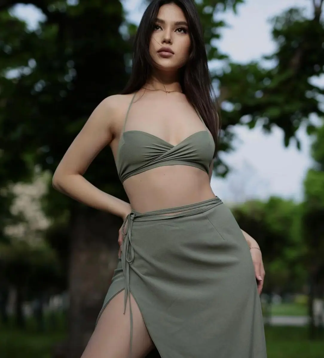 Alima escort in Paris