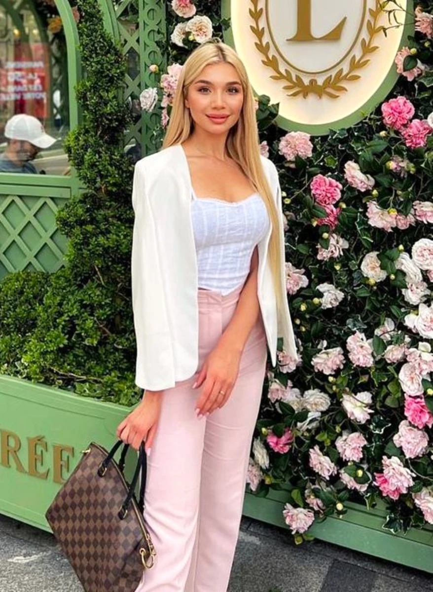 Alisson escort in Paris