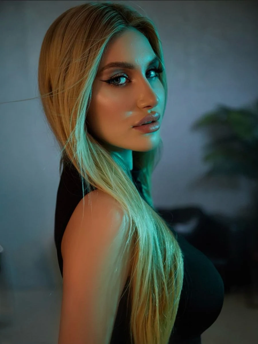 Amelia escort in Paris