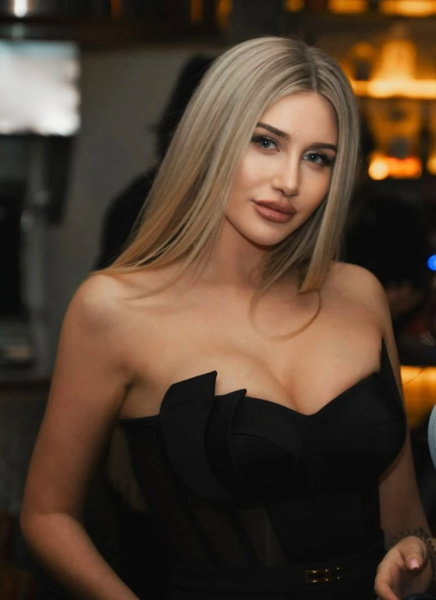 Amelia escort in Paris