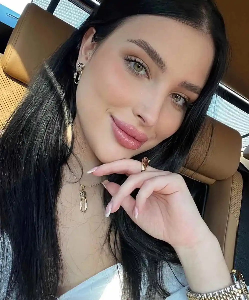 Arina escort in Paris