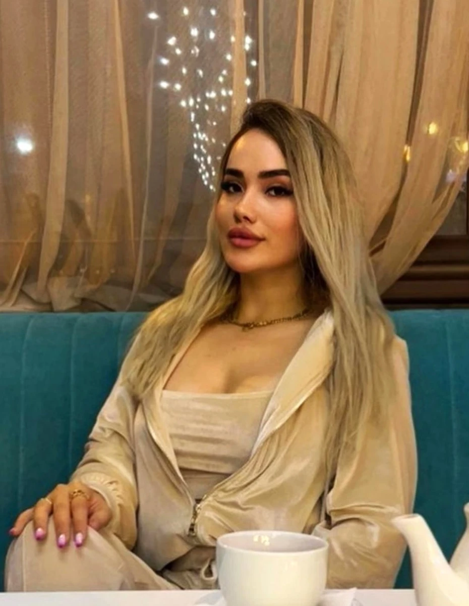 Caroline escort in Paris