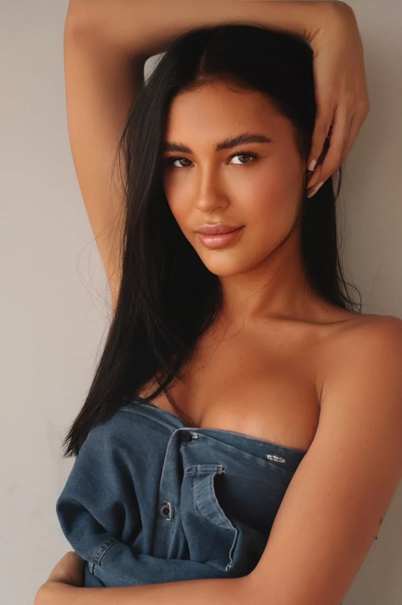 Cecilia escort in Paris