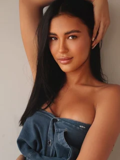Cecilia escort in Paris