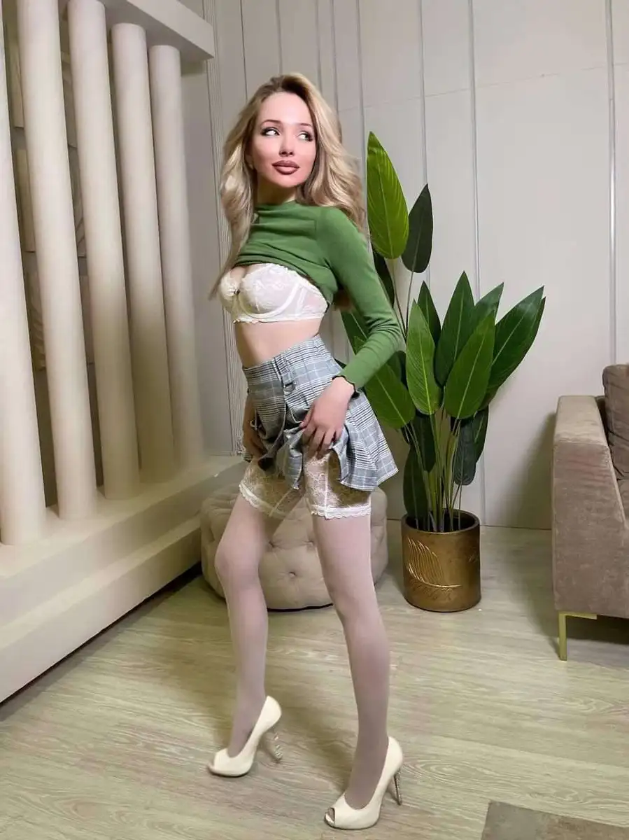 Clara escort in Paris