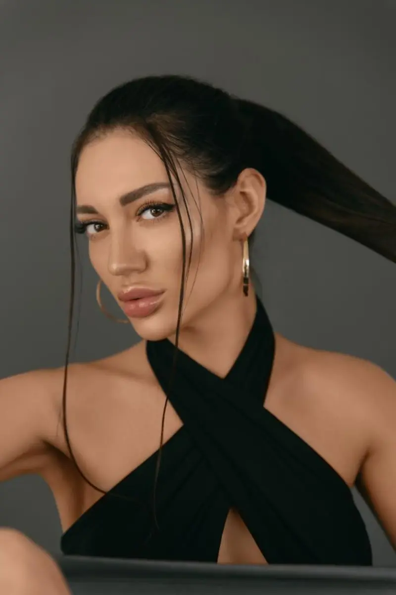 Cornelia escort in Paris