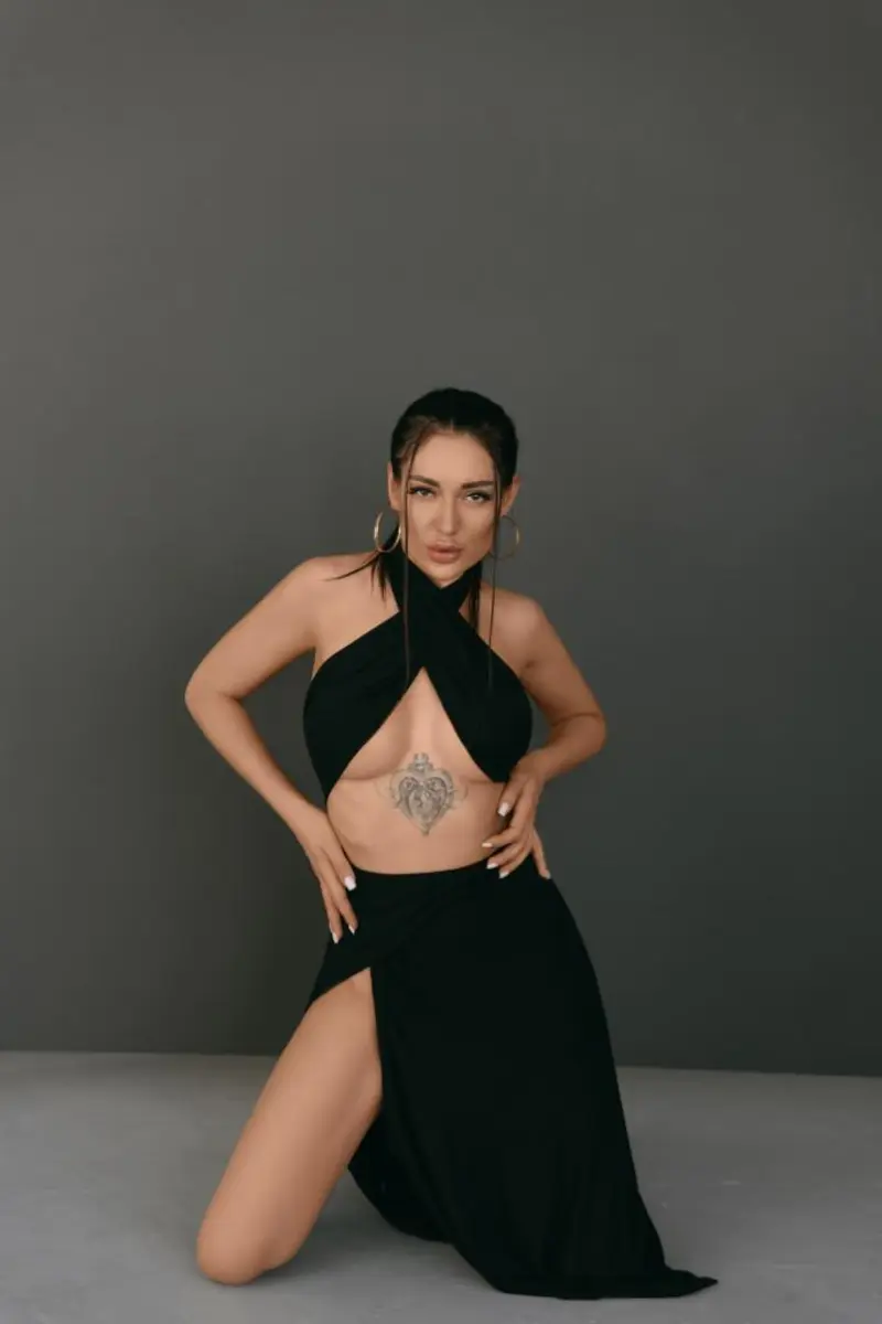 Cornelia escort in Paris