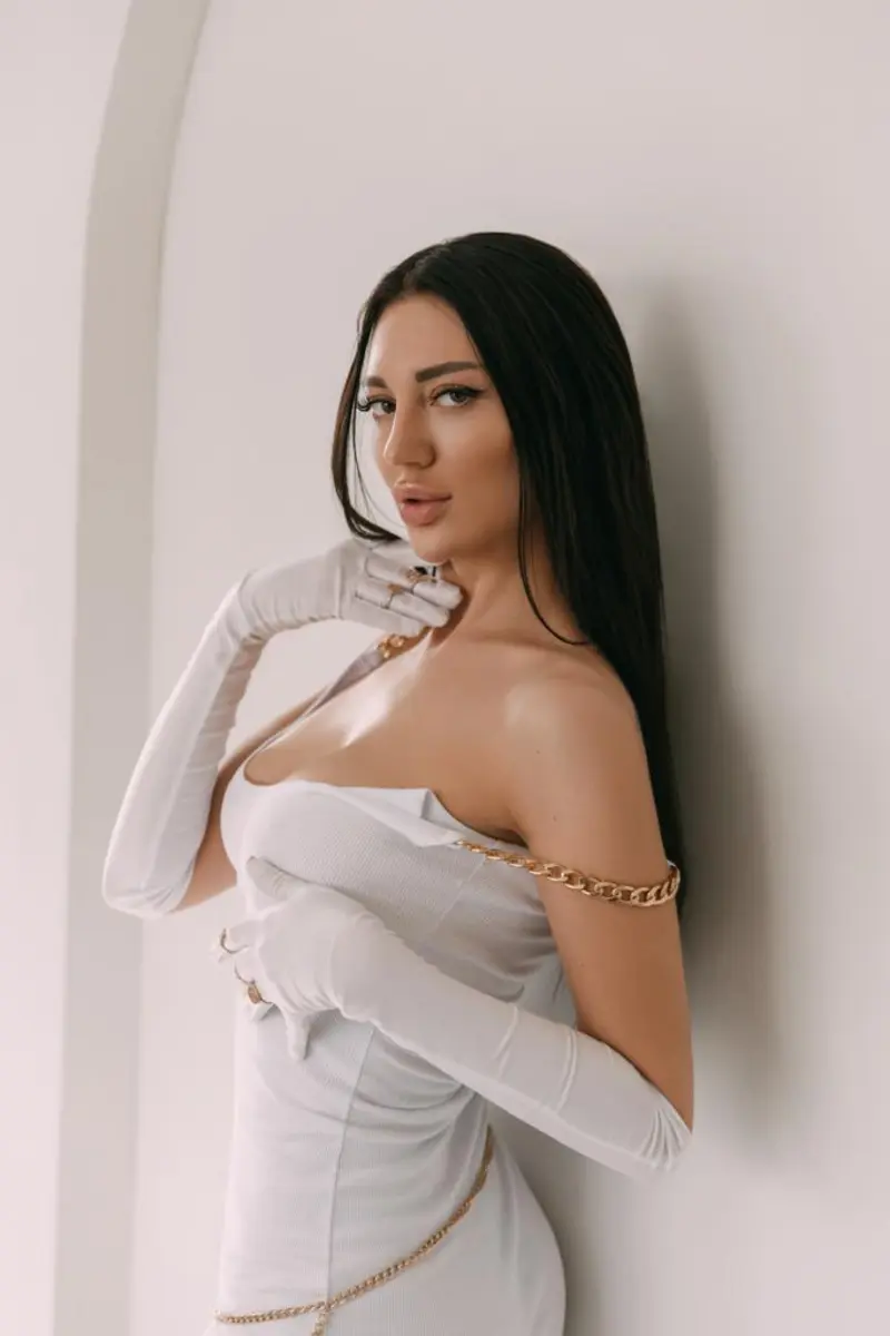 Cornelia escort in Paris