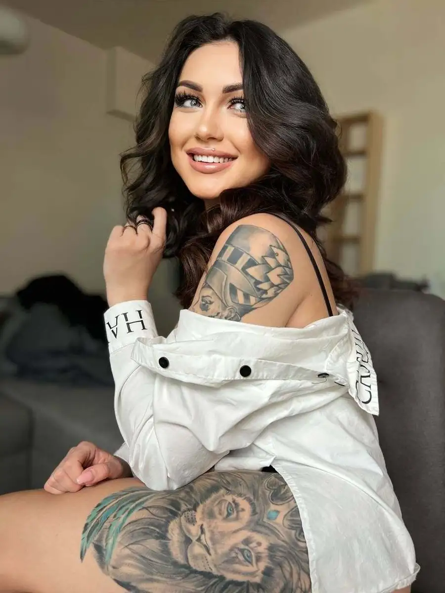 Dana escort in Paris