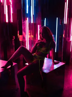 Emily escort in Paris