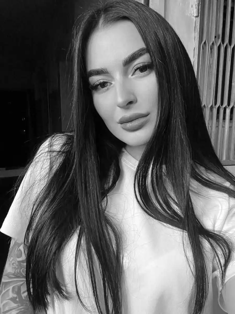 Eva escort in Paris