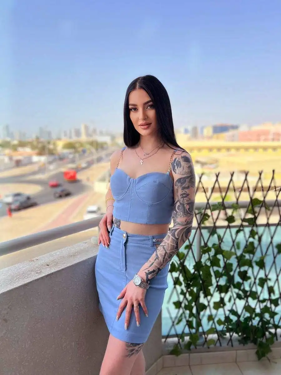 Eva escort in Paris