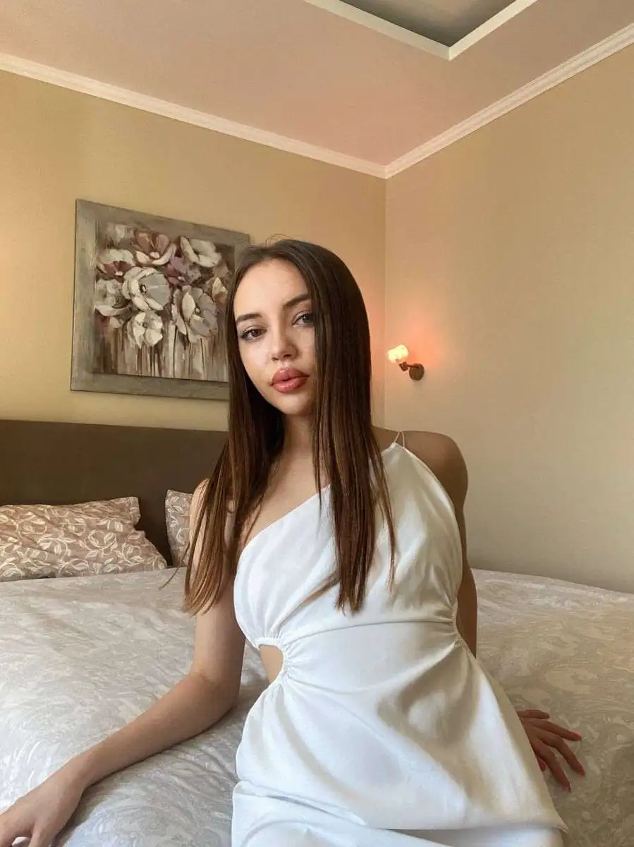 Evva escort in Paris