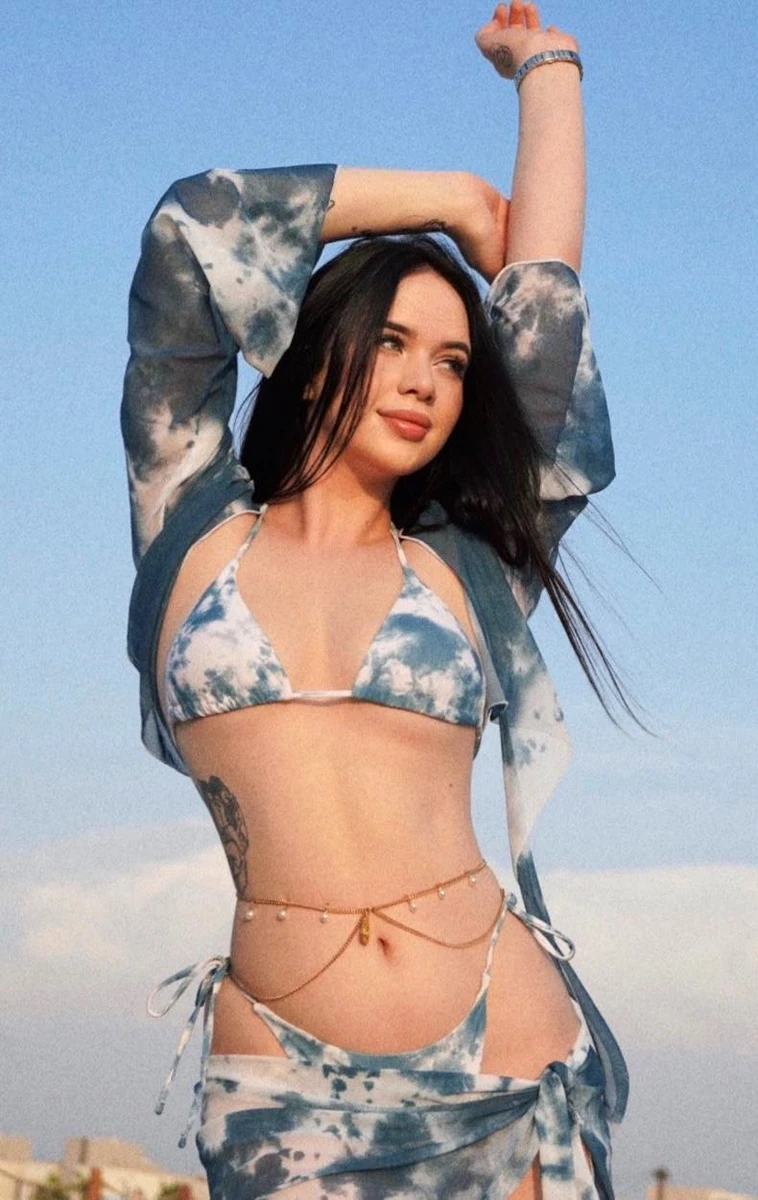  Julia escort in Paris