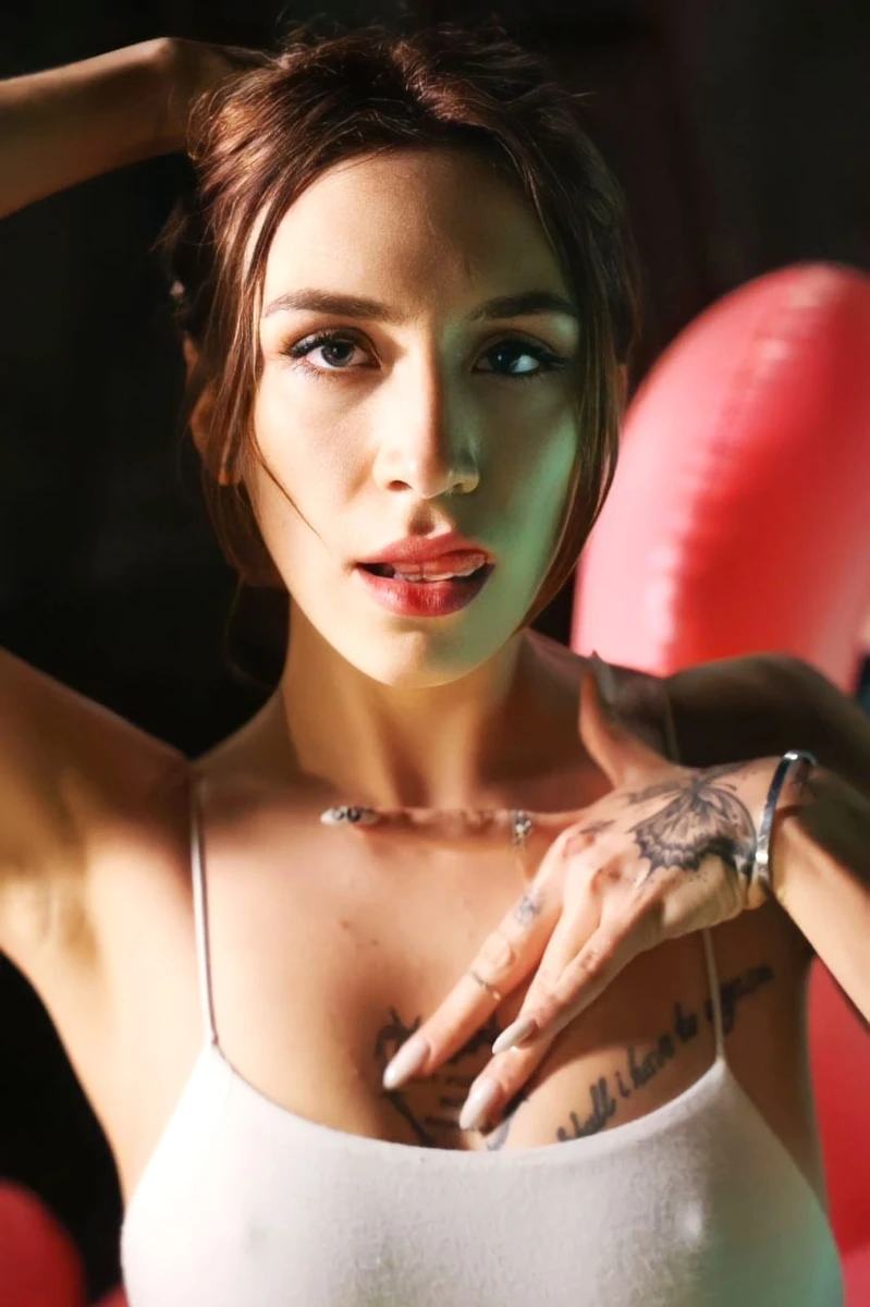 Lexi escort in Paris
