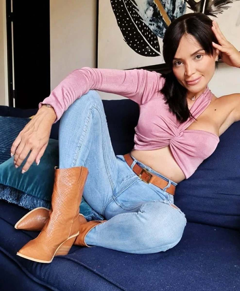 Leyla escort in Paris