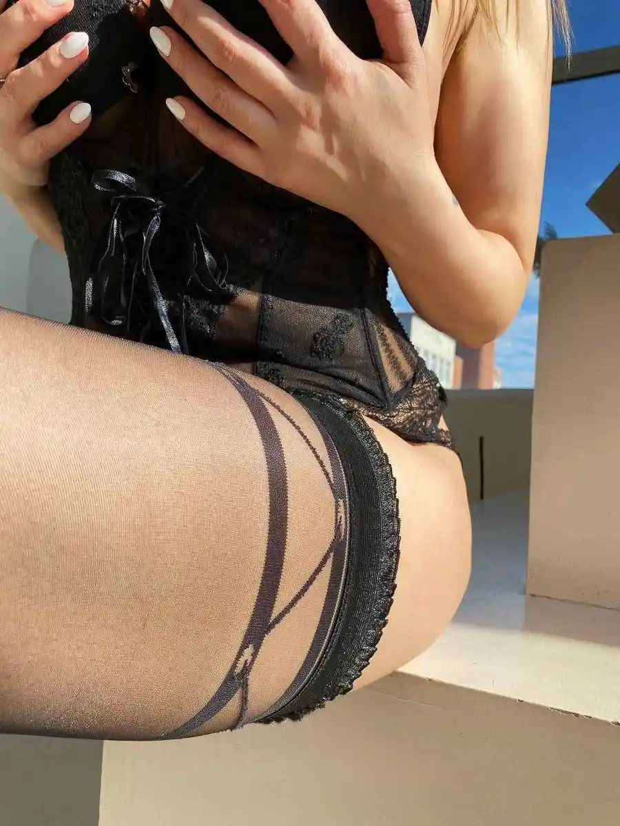 Liz escort in Paris