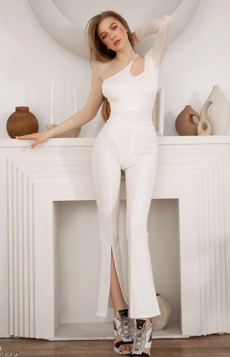 Olga escort in Paris