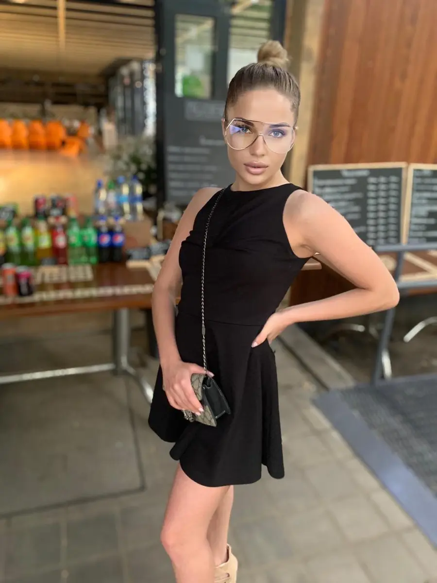Olivia escort in Paris