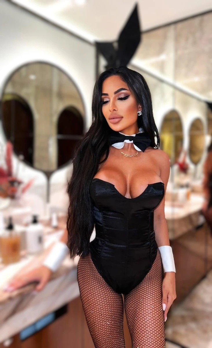 Pamela escort in Paris