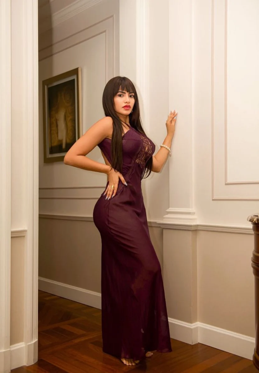 Renata escort in Paris
