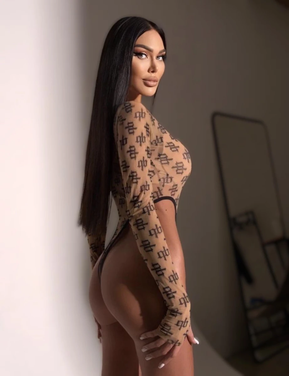Sabina escort in Paris