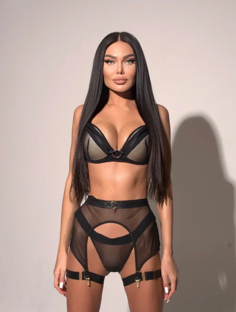 Sabina escort in Paris