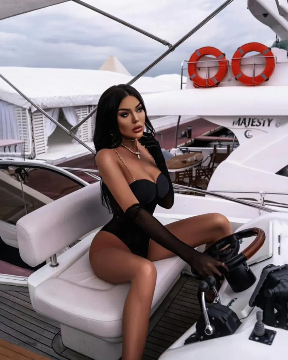Sabina escort in Paris
