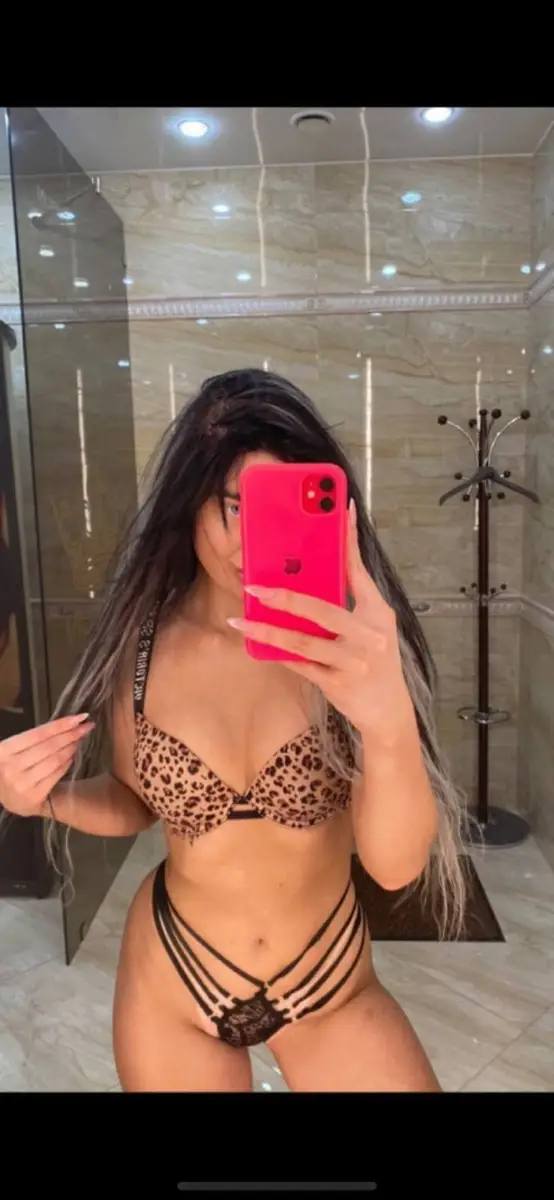 Sofia escort in Paris