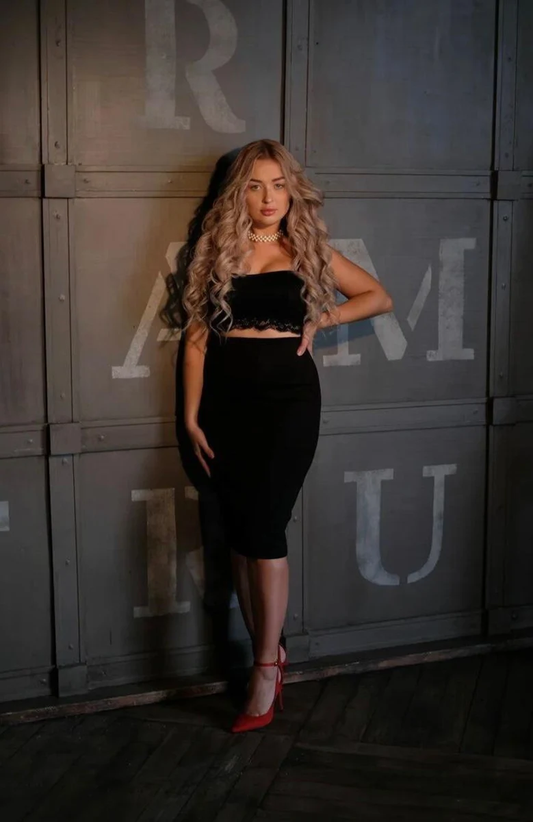 Sveta escort in Paris