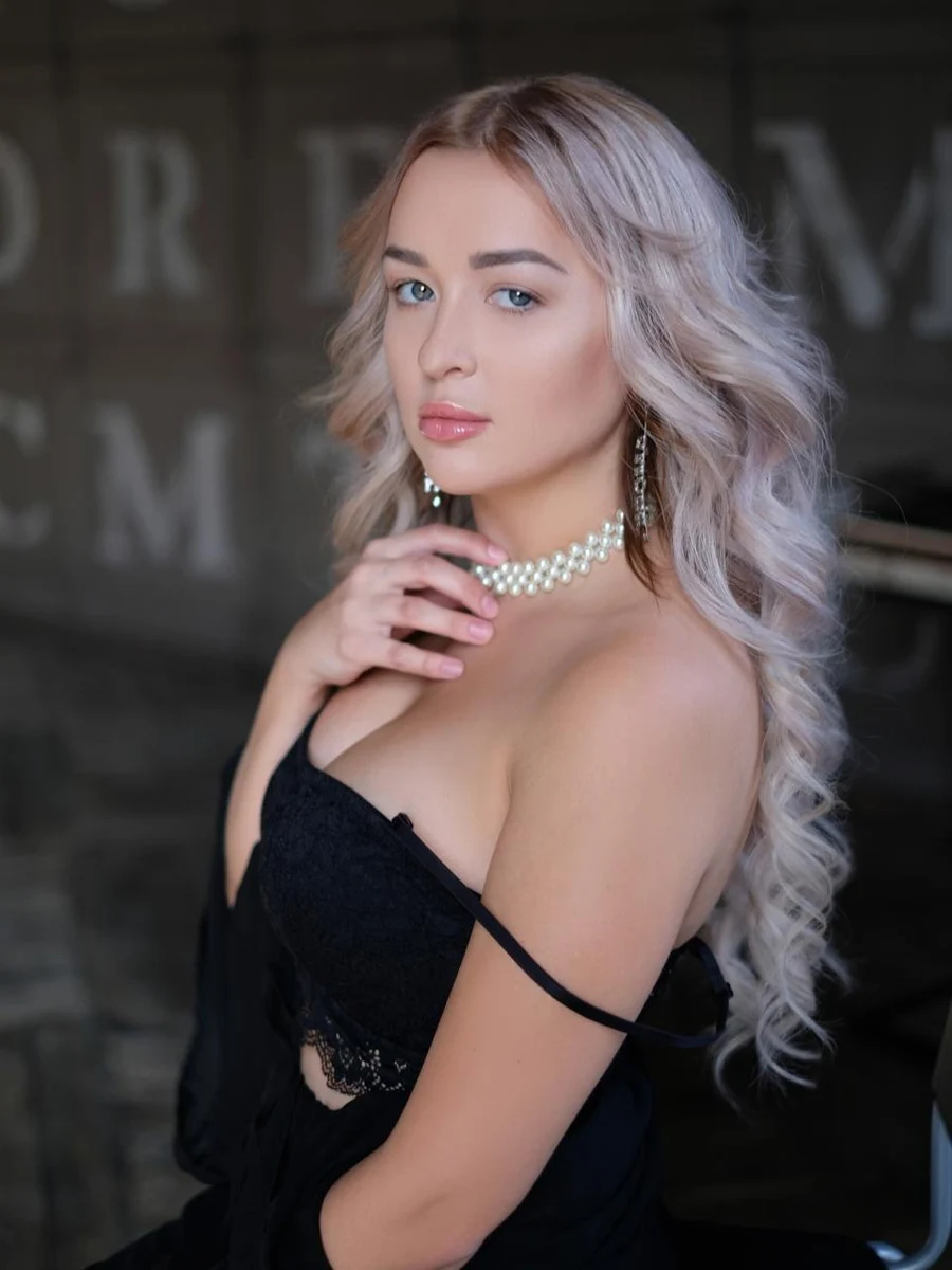 Sveta escort in Paris