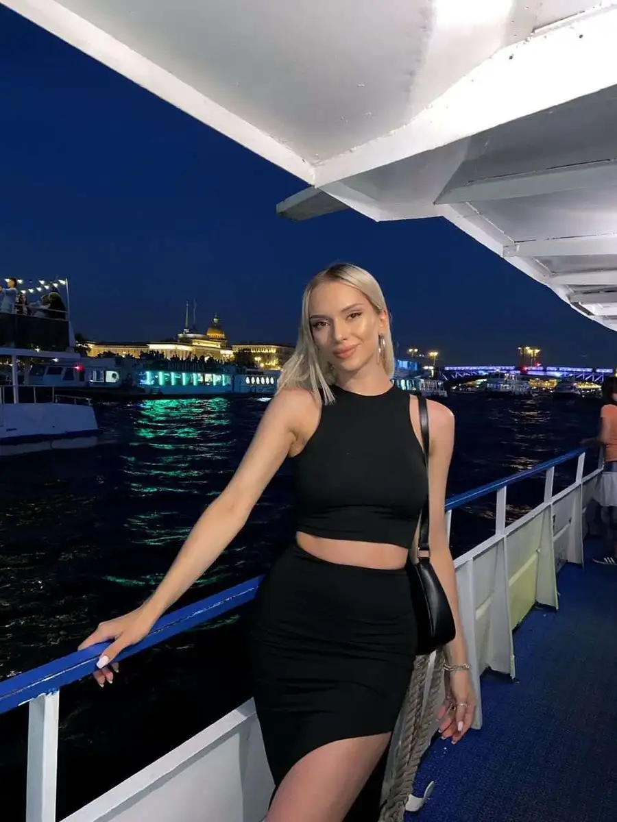 Valeria escort in Paris