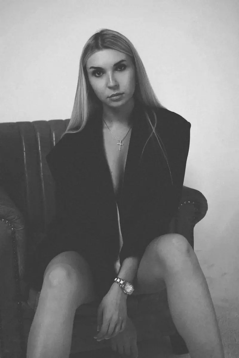 Yana escort in Paris